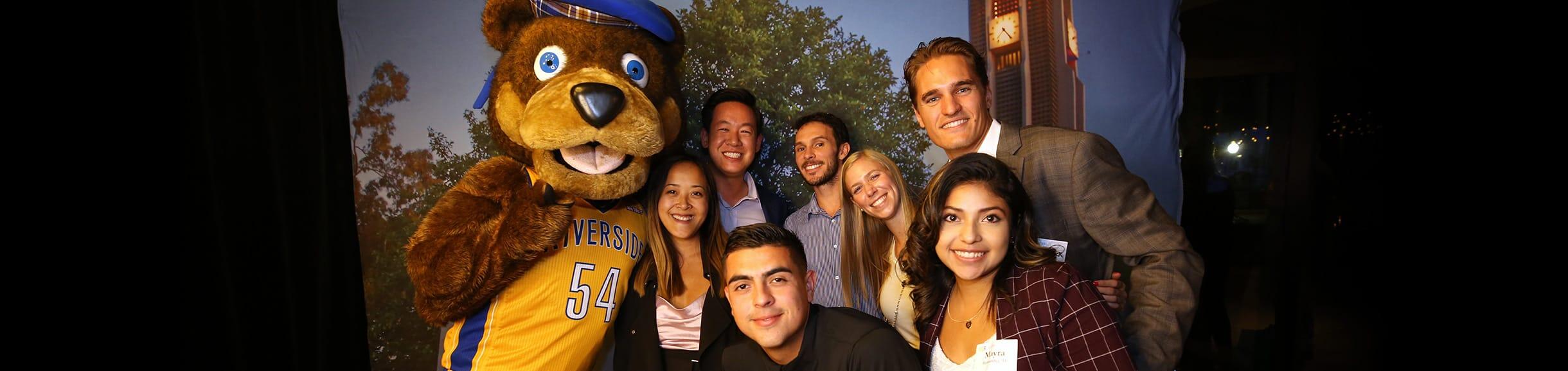 Group of UCR alumnus with Scotty at an Alumni event